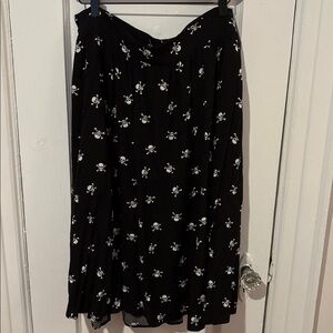 Torrid Midi‎ skirt with Skulls With Pockets Size 1X